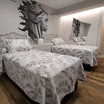 Arte Y Descanso. Ubicado Al Lado Del Puerto Deportivo, En Pleno Casco Historico-artistico De Cimadevilla Y Entre Dos Principales Playas De Gijon. Apartment *