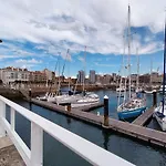 Arte Y Descanso. Ubicado Al Lado Del Puerto Deportivo, En Pleno Casco Historico-artistico De Cimadevilla Y Entre Dos Principales Playas De Gijon. Apartment Gijón