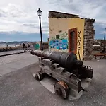 Apartment Arte Y Descanso. Ubicado Al Lado Del Puerto Deportivo, En Pleno Casco Historico-artistico De Cimadevilla Y Entre Dos Principales Playas De Gijon. Gijón