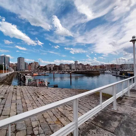 Apartment Arte Y Descanso. Ubicado Al Lado Del Puerto Deportivo, En Pleno Casco Historico-artistico De Cimadevilla Y Entre Dos Principales Playas De Gijon. Gijón