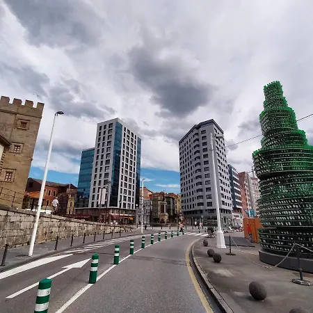 Apartment Arte Y Descanso. Ubicado Al Lado Del Puerto Deportivo, En Pleno Casco Historico-artistico De Cimadevilla Y Entre Dos Principales Playas De Gijon. *