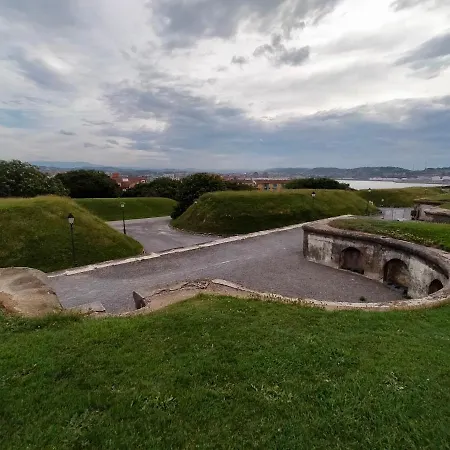 Apartment Arte Y Descanso: Historic Cimadevilla Near Marina And Beaches Gijon