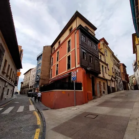 Arte Y Descanso: Historic Cimadevilla Near Marina And Beaches *