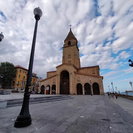 Apartment Arte Y Descanso: Historic Cimadevilla Near Marina And Beaches
