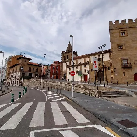 Apartment Arte Y Descanso: Historic Cimadevilla Near Marina And Beaches Gijon
